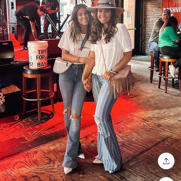 Hollister Flare Light Distressed Jean - Picture 1 of 3